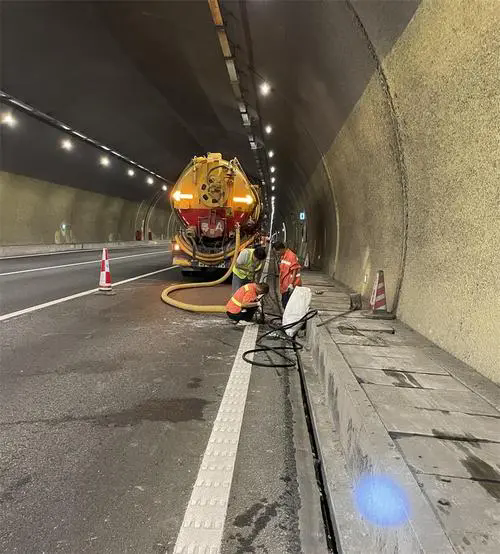 汕尾隧道排水渠清淤